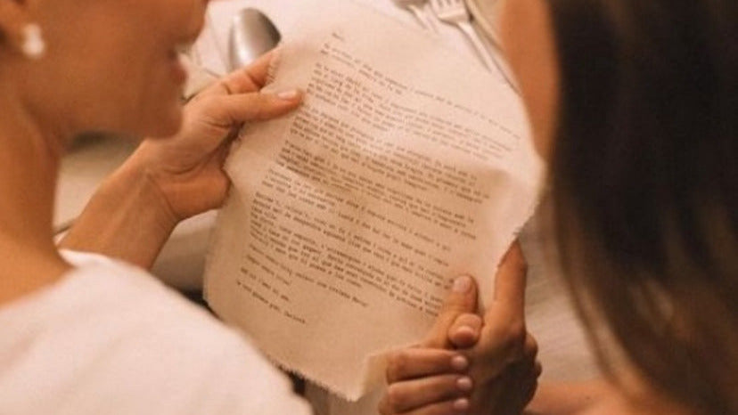 Carta revelada sobre tela